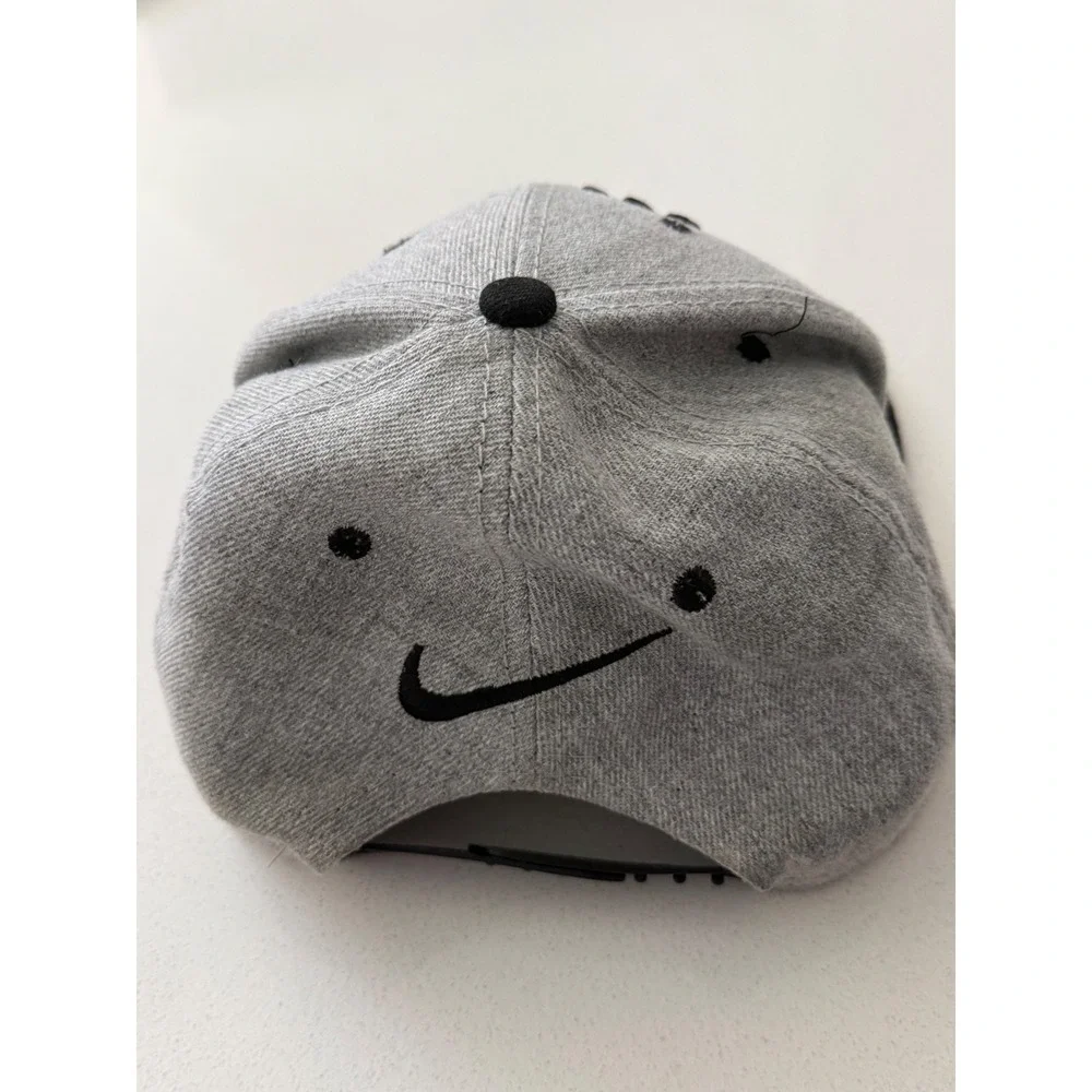 Nike SB Snapback Hat Grey Black Flat Brim Embroidered Logo Adjustable Cap